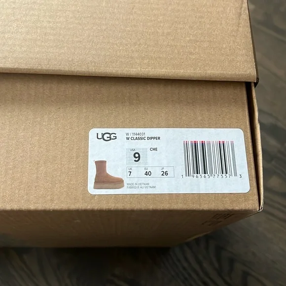 UGG Classic Dipper Platform Boot (9) FINAL SALE - Picture 4 of 4